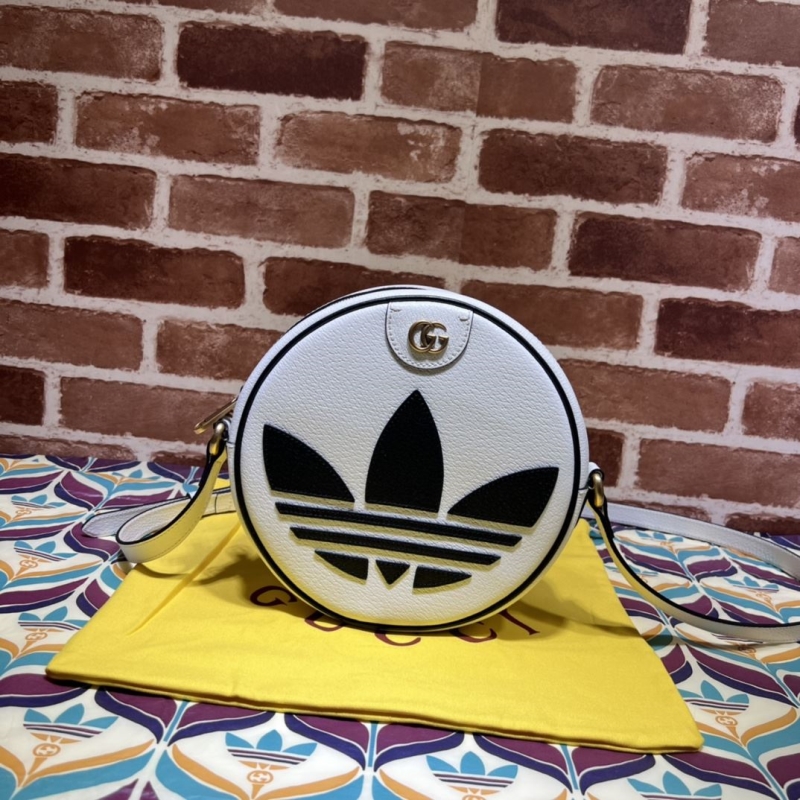 G*u*i round bags